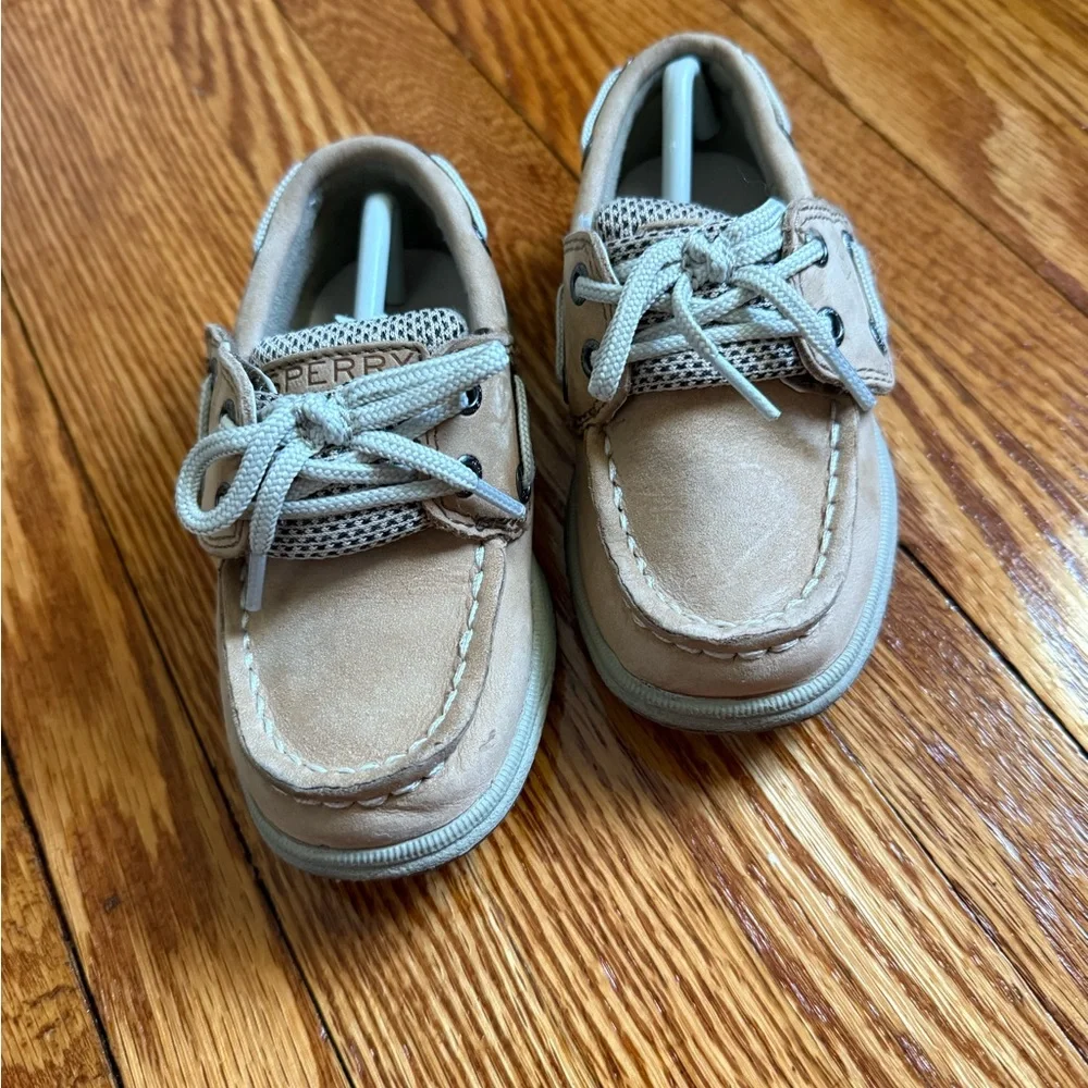Sperry Kids Tan Boat Shoes size 7